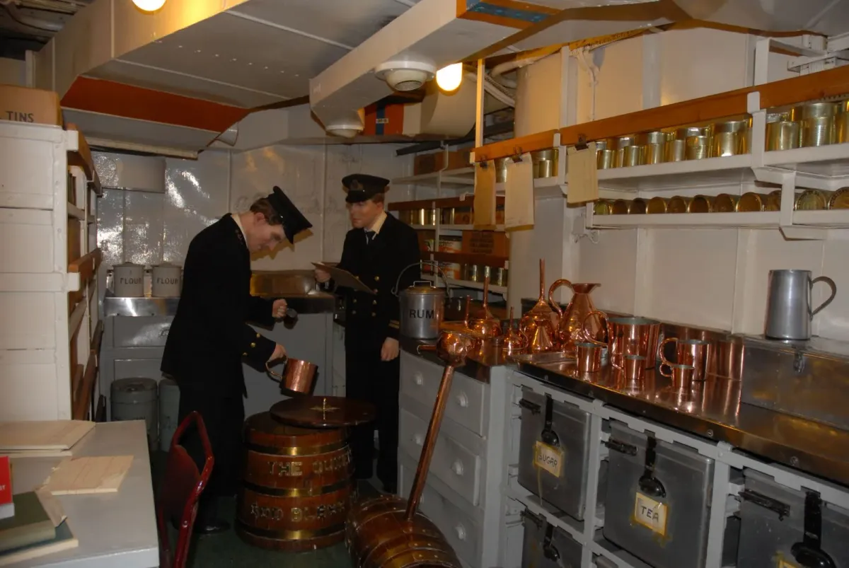 La « rum store » du croiseur HMS Belfast : la réserve où le rhum de la ration était conservé sous clé.